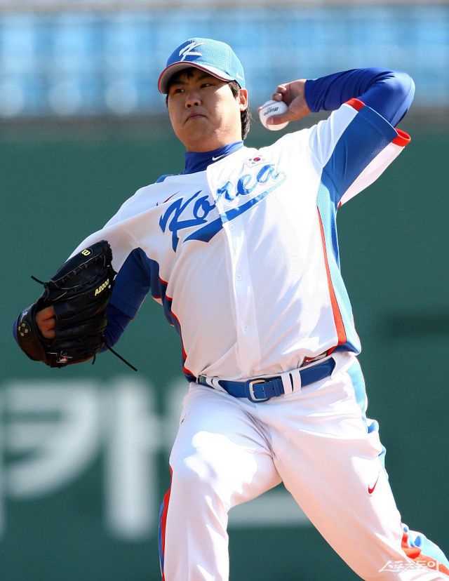 한화 류현진은 내년 1월 사이판서 열릴 WBC 대표팀 1차 캠프 국내 선수 명단에 이름을 올렸다. 사진은 2010년 광저우AG 대표팀 훈련 당시 류현진. 스포츠동아 DB