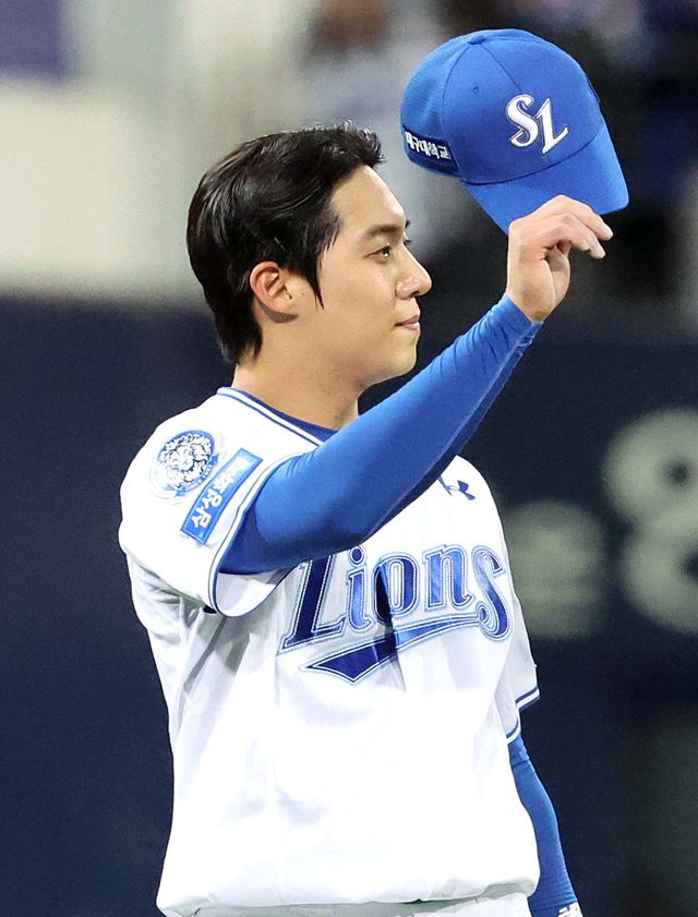 2026시즌 우승을 목표로 선언한 삼성의 바쁜 겨울은 계속된다. 에이스 원태인, 주장 구자욱과 비 FA 다년계약을 본격화한다. 삼성 원태인. 뉴시스