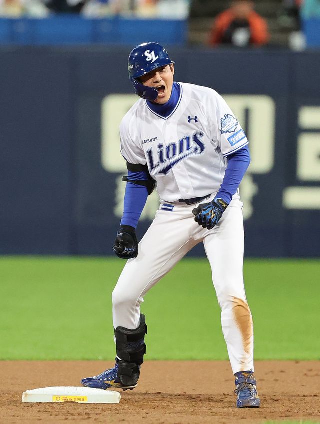 2026시즌&nbsp;우승을 목표로 선언한 삼성의 바쁜 겨울은 계속된다.&nbsp;에이스 원태인, 주장 구자욱과 비 FA 다년계약을 본격화한다. 삼성 구자욱. 뉴시스