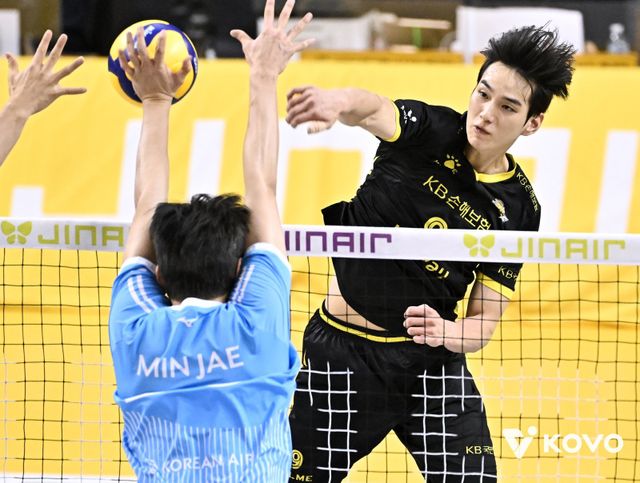 KB손해보험 황택의는 시즌 초반 부진했던 임성진(사진)을 꾸준히 격려했다. 임성진은 황택의의 응원에 힘입어 조금씩 자신감을 되찾았고, 시즌 중반 팀의 주축 공격수로 성장했다. 사진제공｜KOVO