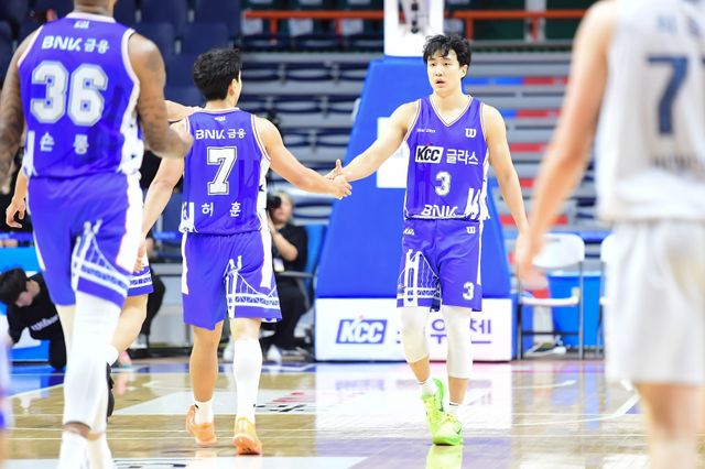 KCC 허웅(3번)은 오른쪽 발뒤꿈치 부상을 털어내고 31일 DB와 홈경기 출전을 준비한다. 사진제공｜KBL