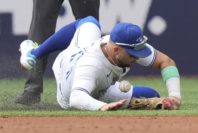 보 비셋(사진)은 뛰어난 타격 능력에도 불안한 수비 탓에 유격수로 높은 평가를 받지 못한다. 그가 포지션을 바꾼다면, FA 시장서 경쟁하는 김하성에게 호재가 될 전망이다. AP뉴시스