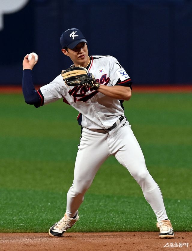 대표팀 3루는 치열한 경쟁이 펼쳐지고 있다. 송성문(사진)이 MLB 도전으로 이탈하더라도 김도영이 부상서 회복해 돌아올 예정이다. 스포츠동아DB