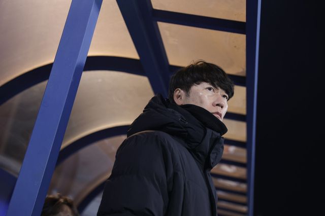 김은중 수원FC 감독은 8일 부천과 승강 PO 2차전 홈경기서 2-3으로 패해 K리그2로 강등된 뒤 “내가&nbsp;팀을 잘 이끌지 못한 결과다. 선수들은 잘 뛰었다. 모든 비난은 감독인 내게 하셨으면 좋겠다”고 말했다. 사진제공｜한국프로축구연맹