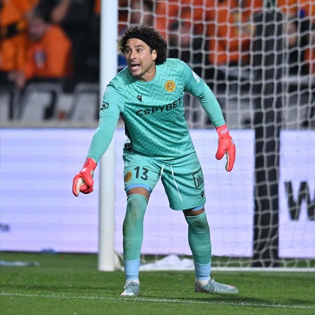 미국 매체 ‘스포르팅 뉴스’는 8일(한국시간) “오초아는 여전히 멕시코 대표팀 계획 안에 있다. 2026북중미월드컵 때 그의 나이는 41세가 되지만, 필드 플레이어와 달리 골키퍼는 고령에도 정상급 기량을 유지한 사례가 적지 않아 그의 복귀 가능성은 충분히 열려 있다”고 전망했다. 사진출처｜기예르모 오초아 인스타그램