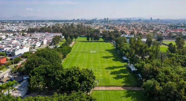 축구대표팀은 북중미월드컵 선전을 위해 고지대 적응이라는 필수 과제를 안고 있다. 조별리그 1, 2차전이 멕시코 고지대 과달라하라에서 펼쳐진다. FIFA가 각 출전국 협회에 제공한 이 지역 베이스캠프 후보지 중 하나인 과달라하라 치바스 베르데 바예의 전경. 사진출처｜FIFA 홈페이지
