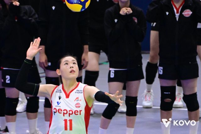 페퍼저축은행&nbsp;장소연&nbsp;감독은 이날 경기를 마친 뒤 “1라운드 때보다 상대 선수들이 시마무라 하루요에 더 잘 대비하고 있다”며 “무엇보다 팀 차원에서 수비가 안정적이지 않다 보니, 시마무라의 공격력을 살리지 못하는 것 같다”고 말했다. 사진제공｜KOVO