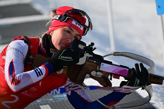 러시아 출신의 귀화 선수 예카테리나 압바꾸모바(전남체육회)가 11일 중국 야부리 스키리조트에서 열린 2025 하얼빈 동계아시안게임 바이애슬론 여자 7.5㎞ 스프린트 경기에서 사격하고 있다. 야부리(중국) ㅣ신화 뉴시스