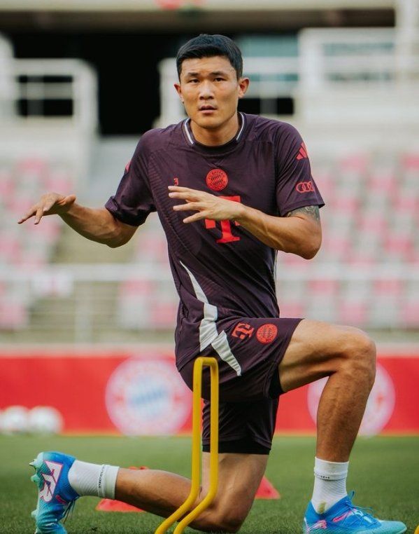 김민재가 13일(한국시간) 스코틀랜드 셀틱파크에서 열릴 셀틱과 2024~2025시즌 UCL 16강 PO 원정경기를 앞두고 훈련에서 제외됐다. 아킬레스건과 무릎 통증을 안고 있는 그에게 휴식을 부여하기 위함으로 보인다. 사진출처｜바이에른 뮌헨 SNS