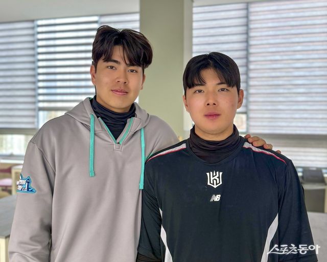 KT 퓨처스 스프링캠프에서 성장 가능성을 보여준 이승현(왼쪽)과 박민석이 익산 야구국가대표훈련장에서 어깨동무를 하고 있다. 사진제공｜KT 위즈