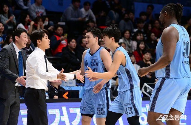 고양 소노는 최하위로 A매치 휴식기를 맞았다. A매치 휴식기를 통해 부상자 복귀, 외국인선수 교체 등을 통해 정규리그 막판 최하위 탈출을 노린다. 스포츠동아DB