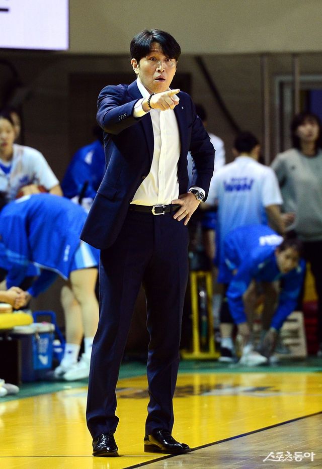 아산 우리은행 위성우 감독. 청주｜김민성 기자 marineboy@donga.com