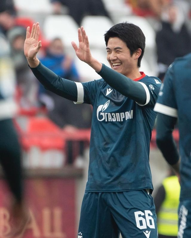 즈베즈다 설영우가 16일(한국시간) 믈라도스트 경기장에서 끝난 나프레다크와 세르비아 수페르리가 23라운드 원정경기에서 멀티골을 기록한 뒤 기뻐하고 있다. 사진출처｜즈베즈다 SNS