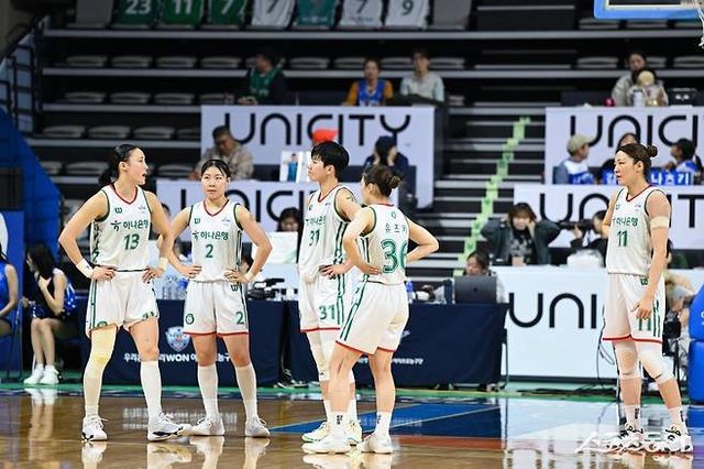 하나은행 선수들. 사진제공｜WKBL