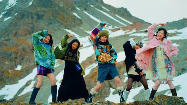 16일 데뷔 음원 ‘아이 두 미’ 뮤직비디오를 기습 공개한 키키. 사진은 뮤직비디오의 한 장면. 사진제공|스타쉽엔터테인먼트