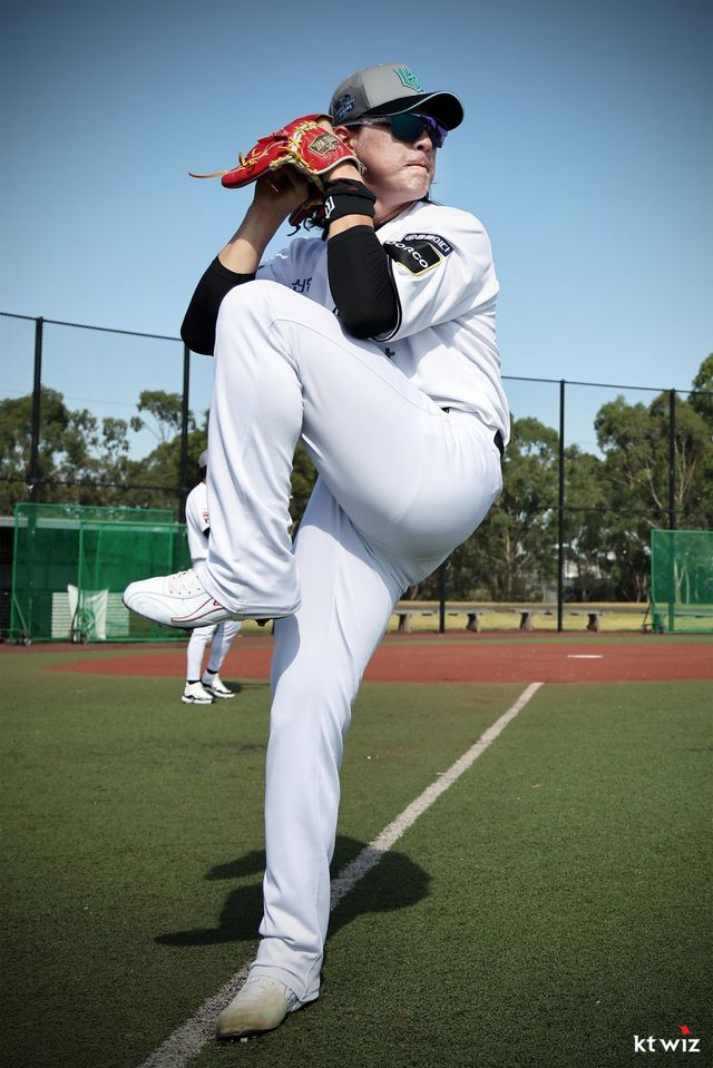 KT 최동환이 호주 질롱 베이스볼센터에서 투구 훈련을 하고 있다. 사진제공｜KT 위즈