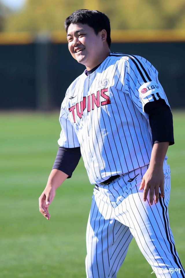 LG 장현식이 스프링캠프지인 미국 애리조나주 스코츠데일에서 발목을 삐어 팀보다 먼저 귀국한다. 현지 X-레이 검사에선 단순 염좌로 드러났다. 사진제공｜LG 트윈스