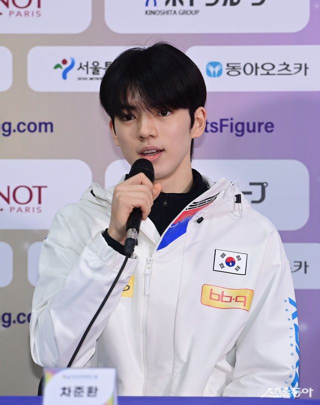 차준환이 18일 목동아이스링크에서 열린 2025 ISU 4대륙 피겨선수권대회 미디어데이에서 인사말을 하고 있다. 목동｜주현희 기자 teth1147@donga.com