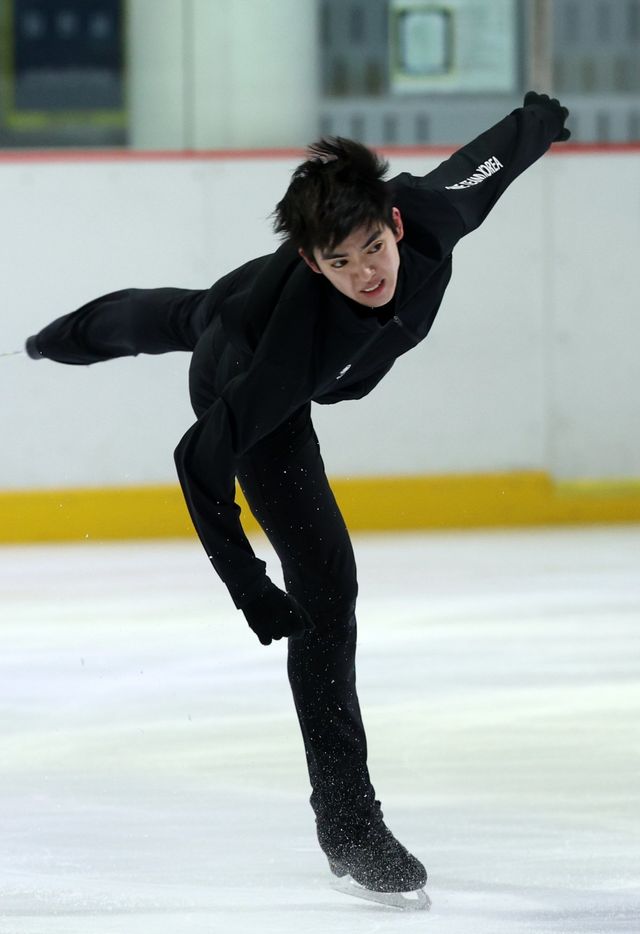차준환이 19일 오전 목동아이스링크 지하링크에서 열린 2025 ISU 4대륙 피겨선수권대회 공식연습에서 연기하고 있다. 목동｜뉴시스