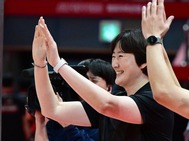 페퍼저축은행 장소연 감독이 19일 광주 정관장전에서 셧아웃 승리 후 기뻐하고 있다. 사진제공｜KOVO