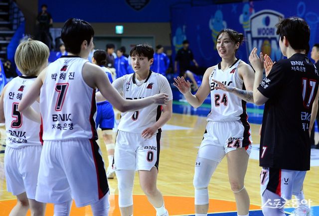 BNK 선수들. 스포츠동아DB