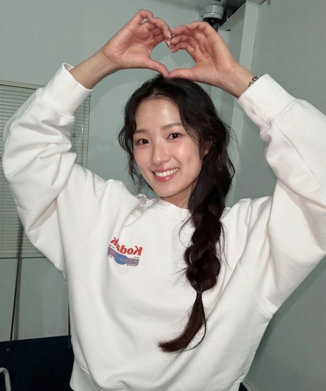 사진출처=김혜윤SNS