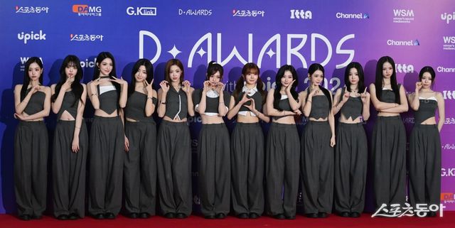 스포츠동아가 주최하고 ‘유픽과 함게하는 제1회 디 어워즈(D Awards with UPICK)’(주최: 스포츠동아, WSM · 주관: UPICK, WSM · 후원: G.K Link, ITTA)가 22일 고려대학교 화정체육관에서 열렸다. 트리플에스가 포즈를 취하고 있다. 주현희 기자 teth1147@donga.com