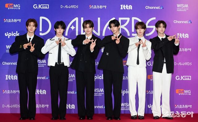 스포츠동아가 주최하고 ‘유픽과 함께하는 제1회 디 어워즈(D Awards with UPICK)’(주최: 스포츠동아, WSM · 주관: UPICK, WSM · 후원: G.K Link, ITTA)가 22일 고려대학교 화정체육관에서 열렸다. TWS(투어스)가 포즈를 취하고 있다. 주현희 기자 teth1147@donga.com