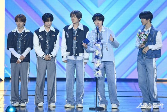 스포츠동아가 주최하고 ‘유픽(upick)’과 WSM이 주관하는 ‘유픽과 함께 하는 제1회 디 어워즈(D Awards with upick)’(주최: 스포츠동아, WSM · 주관: UPICK, WSM · 후원: G.K Link, ITTA)가 22일 서울 고려대학교 화정체육관에서 개최됐다. 디 어워즈 딜라이트 블루라벨(D*AWARDS DELIGHTS BLUE LABEL)를 수상한 NCT WISH(엔시티 위시)가 수상 소감을 밝히고 있다. 주현희 기자 teth1147@donga.com