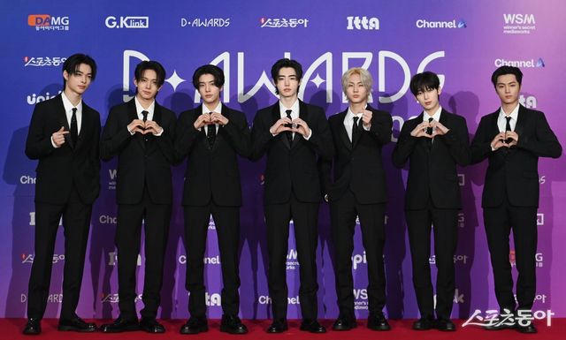 스포츠동아가 주최하고 ‘유픽과 함게하는 제1회 디 어워즈(D Awards with UPICK)’(주최: 스포츠동아, WSM · 주관: UPICK, WSM · 후원: G.K Link, ITTA)가 22일 고려대학교 화정체육관에서 열렸다. 엔하이픈이 포즈를 취하고 있다. 주현희 기자 teth1147@donga.com