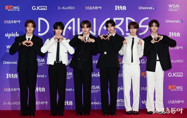 스포츠동아가 주최하고 ‘유픽과 함께하는 제1회 디 어워즈(D Awards with UPICK)’(주최: 스포츠동아, WSM · 주관: UPICK, WSM · 후원: G.K Link, ITTA)가 22일 고려대학교 화정체육관에서 열렸다. TWS(투어스)가 포즈를 취하고 있다. 주현희 기자 teth1147@donga.com