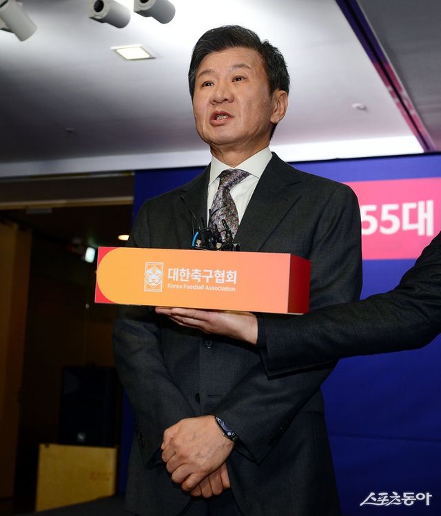 4연임에 성공한 정몽규 대한축구협회장이 26일 서울 신문로 축구회관에서 당선 소감을 밝히고 있다. 김민성 기자 marineboy@donga.com