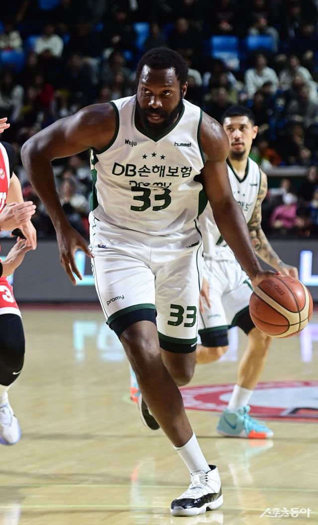 휴가차 미국으로 떠났던 DB 치나누 오누아쿠가 현지에서 부정맥 관련 시술을 받은 뒤 몸을 추스르고 있다. 아직 한국으로 돌아오는 일정이 확정되지 않았다. 스포츠동아DB