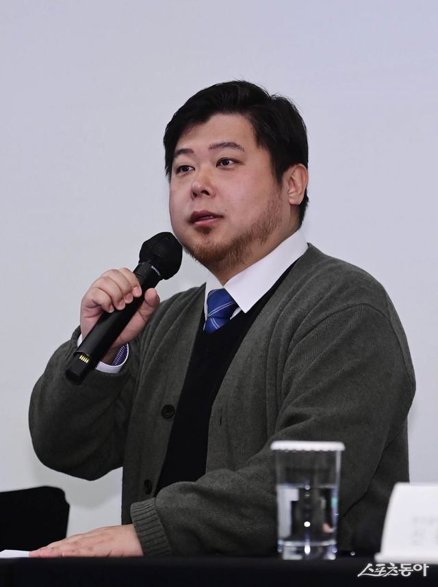 이남경 한국매니지먼트연합 국장이 27일 서울 강남구 반포동 JW메리어트호텔서울에서 열린 음악산업의 공정한 권리 보호를 위한 음반제작자 기자회견에서 종합 토론 발언을 하고 있다. 주현희 기자 teth1147@donga.com