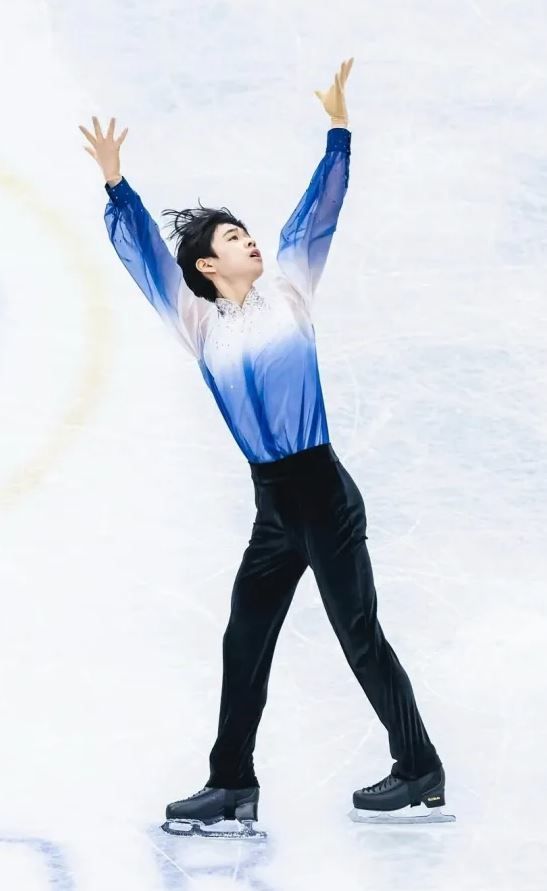 서민규가 27일(한국시간) 헝가리 데브레첸 푀닉스 아레나에서 열린 ISU 주니어 세계선수권대회 쇼트 프로그램에서 무결점 연기를 펼치고 있다. 사진출처 ㅣ ISU 인스타그램