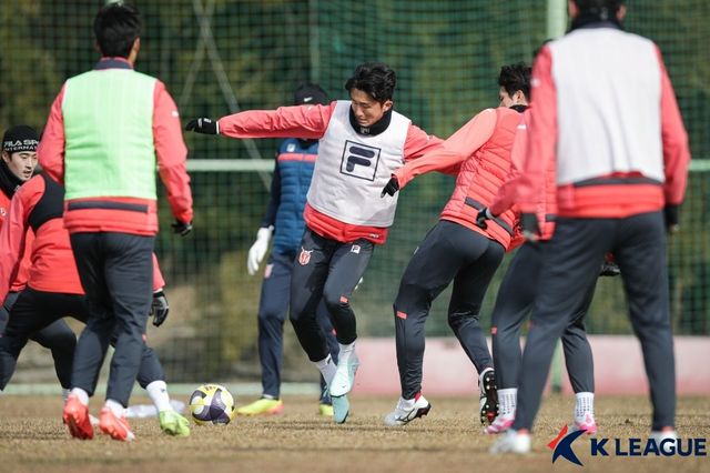 제주 선수단은 지난해 12월 18일부터 동계전지훈련에 돌입한 터라 이번 겨울이 몹시 길게 느껴진다. 피로가 역력하지만, 혹독한 가고시마 전훈을 짧은 외출, 일본 현지 팬들의 열성, 온천 담소로 극복하고 있다. 사진제공｜한국프로축구연맹