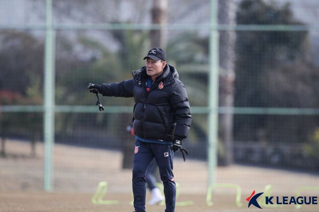 제주 김학범 감독은 과거 U-23 대표팀 사령탑 시절 제자들을 제주로 데려와 쏠쏠하게 활용했다. 김 감독과 선수들 모두 서로를 잘 알고 있어 새 시즌 사제관계의 시너지를 기대해볼 만하다. 사진제공｜한국프로축구연맹