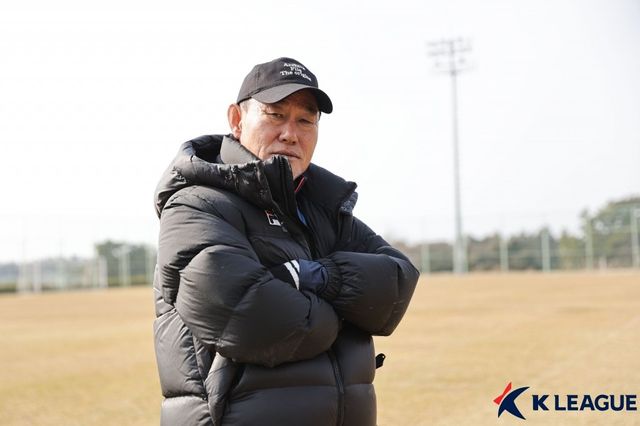 제주 김학범 감독은 새 시즌에도 험로가 예상되지만, 선수층을 두껍게 해 팀의 체질을 완벽하게 개선하면 탄탄대로가 열릴 것으로 기대한다. 사진제공｜한국프로축구연맹