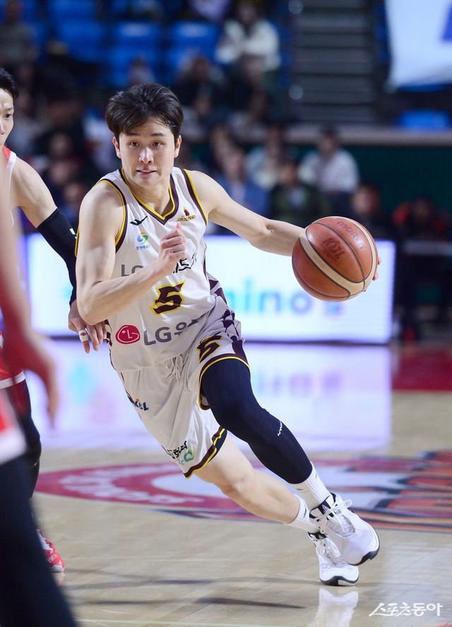 LG 양준석은 주전 가드로 발돋움한 2024~2025시즌 좋은 활약으로 대표팀에 처음으로 승선하는 기쁨을 맛봤다. 김종원 기자 won@donga.com