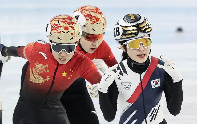 8일(현지시간) 중국 헤이룽장성 하얼빈 빙상훈련센터 다목적홀에서 열린 하얼빈 동계아시안게임 쇼트트랙 여자 1,500m 결승에서 김길리가 금메달을 확정지은 후 세리머니를 하고 있다. 2025.2.8/뉴스1 ⓒ News1 이승배 기자