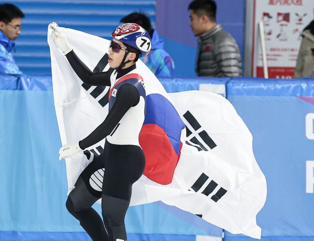 8일(현지시간) 중국 헤이룽장성 하얼빈 빙상훈련센터 다목적홀에서 열린 하얼빈 동계아시안게임 쇼트트랙 남자 1,500m 결승에서금메달을 확정지은 후 기뻐하고 있다 . 2025.2.8/뉴스1 ⓒ News1 이승배 기자