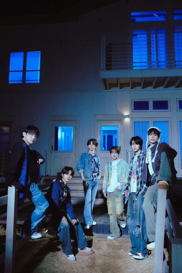 [사진 = 소속사 제공]