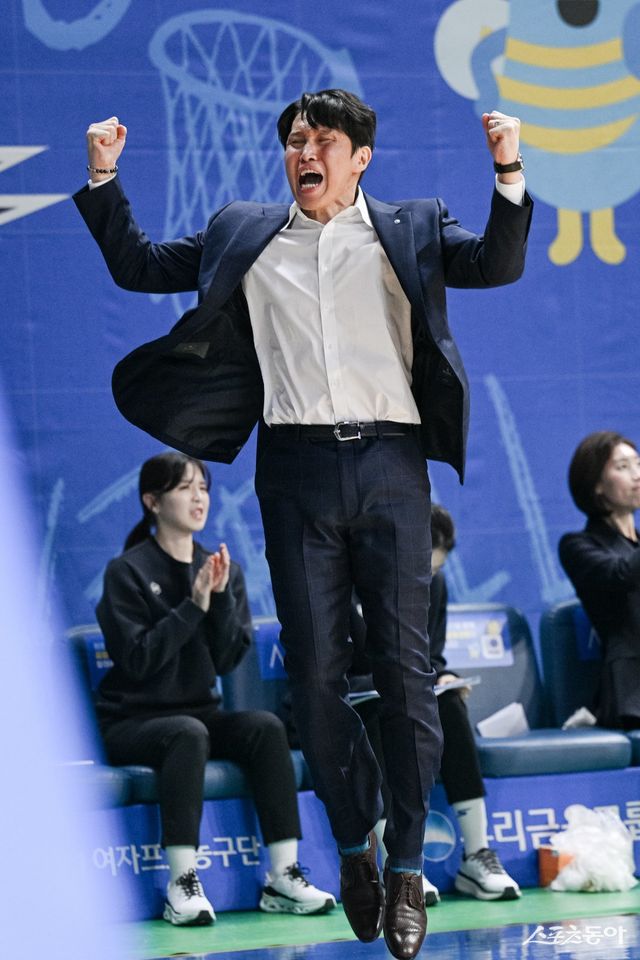 우리은행 위성우 감독. 사진｜WKBL