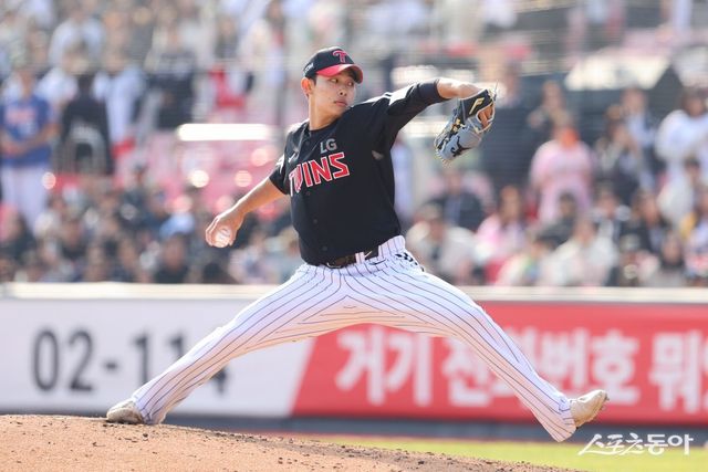 LG 김영우가 8일 시범경기 수원 KT전에 등판해 힘차게 공을 던지고 있다. 사진제공｜LG 트윈스