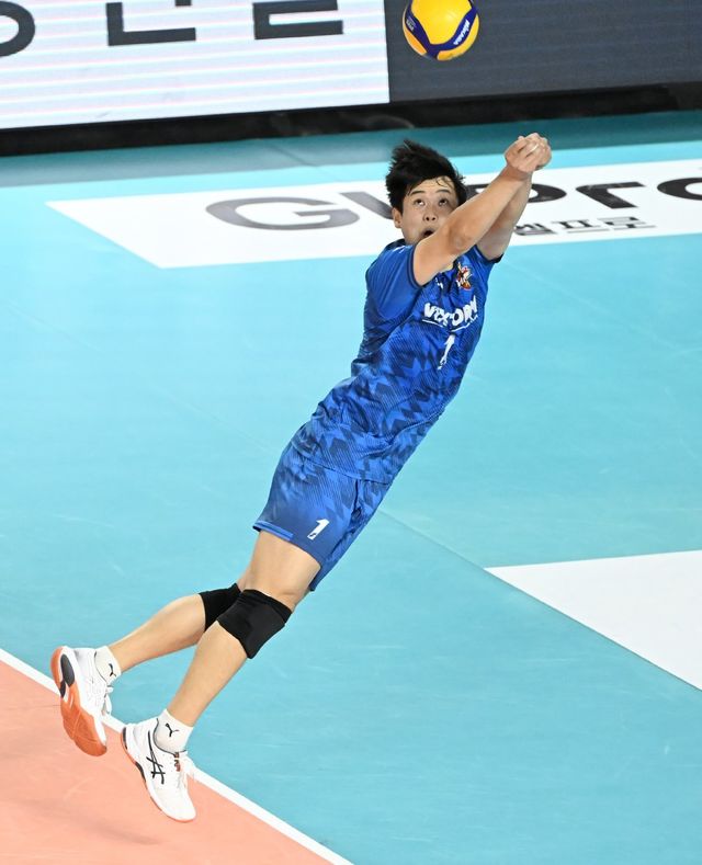 한국전력 서재덕은 올 시즌 막판 리베로 유니폼을 입었다. 건실한 수비력을 앞세워 후위에서 후배 공격수들의 성장을 돕겠다는 의지다. 사진제공｜KOVO