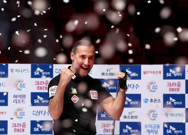 세미 사이그너가 17일 열린 ‘SK렌터카-제주특별자치도 PBA-LPBA 월드챔피언십 2025’ PBA 결승전에서 우승한 뒤 주먹을 쥐며 기뻐하고 있다. 사진제공 ㅣPBA