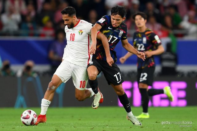 무사 알-타마리를 막는 한국 축구대표팀. 사진=게티이미지코리아