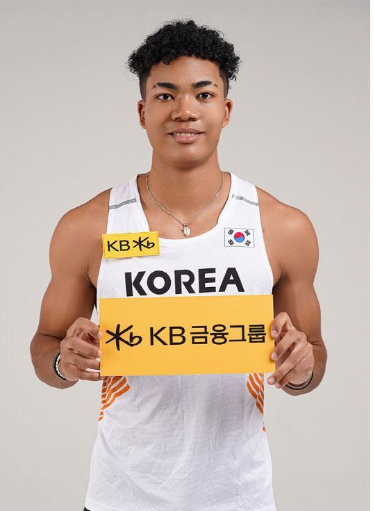 KB금융그룹과 후원 계약을 체결한 조엘 진.