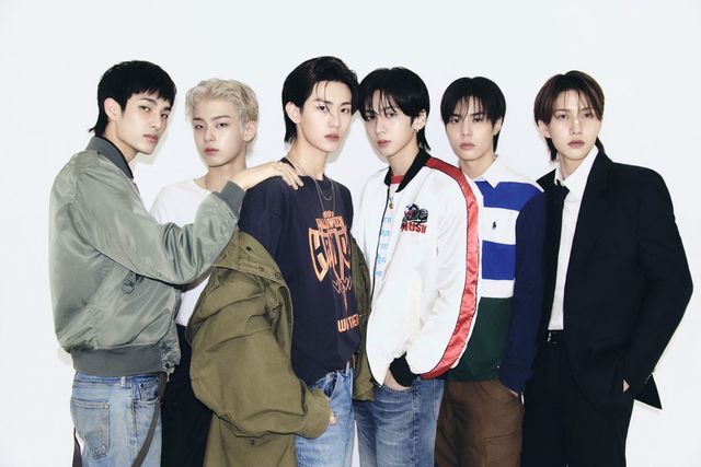 82메이저의 ‘두글자 열풍’은 계속된다. ‘혀 끝’의 메가 히트, 우연인 듯 필연처럼 후속 곡도 2음절 ‘뭘 봐’다. 사진제공|그레이트엠