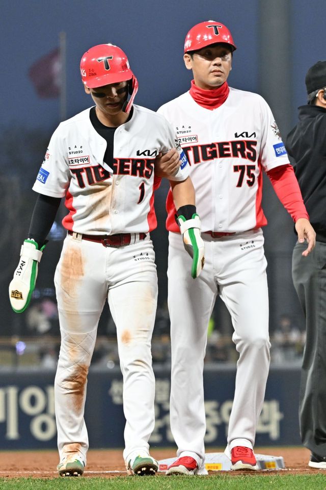 KIA 박찬호(왼쪽). 광주｜뉴시스